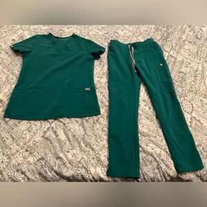 Great condition Figs scrubs xxs shirt and xxs petite pants